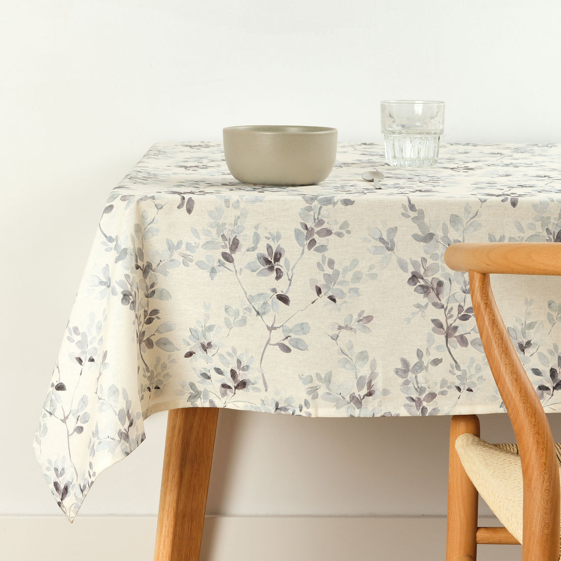 Stain-resistant tablecloth 0120-302