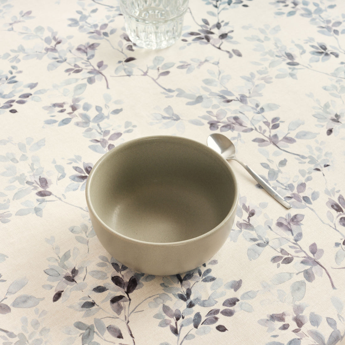 Stain-resistant tablecloth 0120-302
