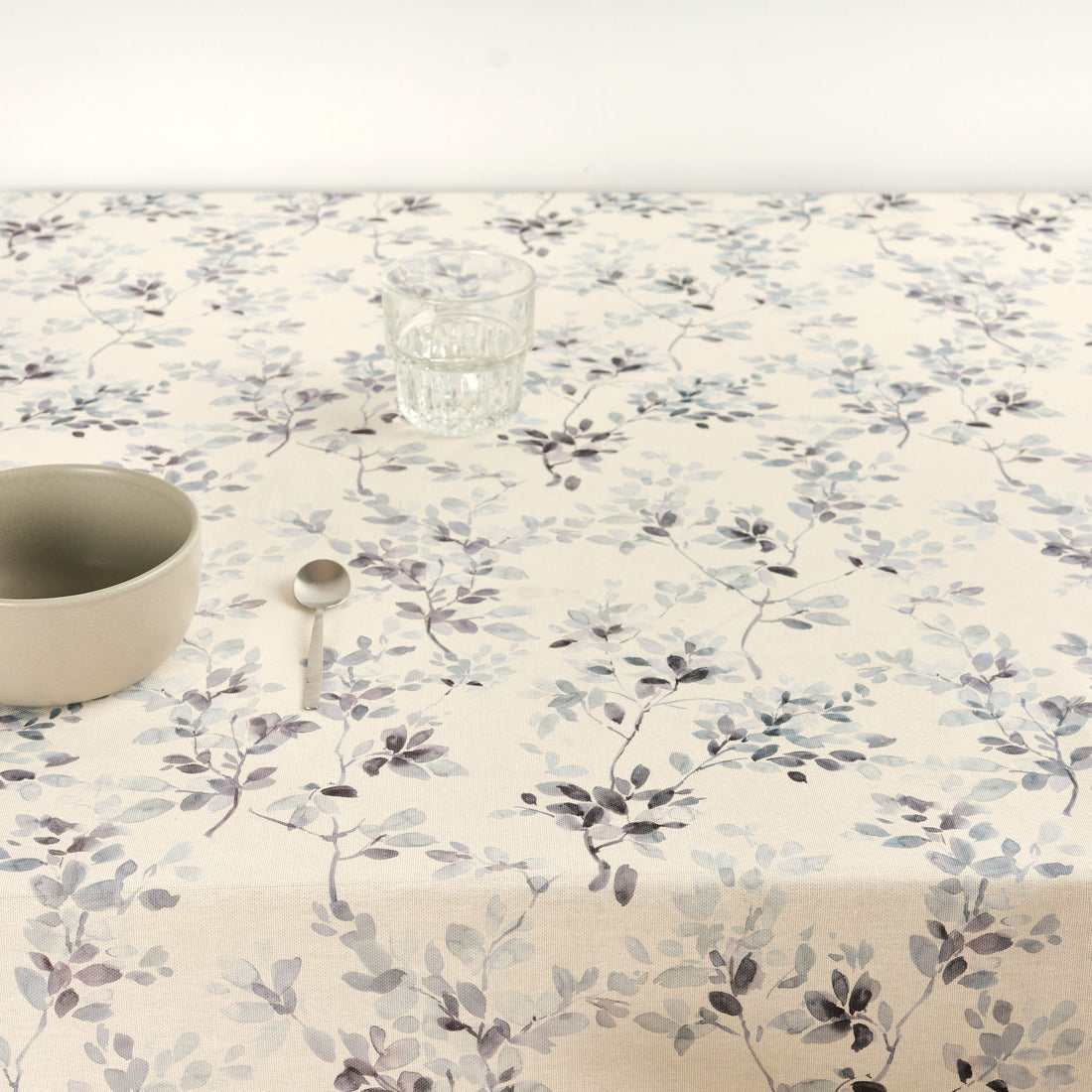 Stain-resistant tablecloth 0120-302