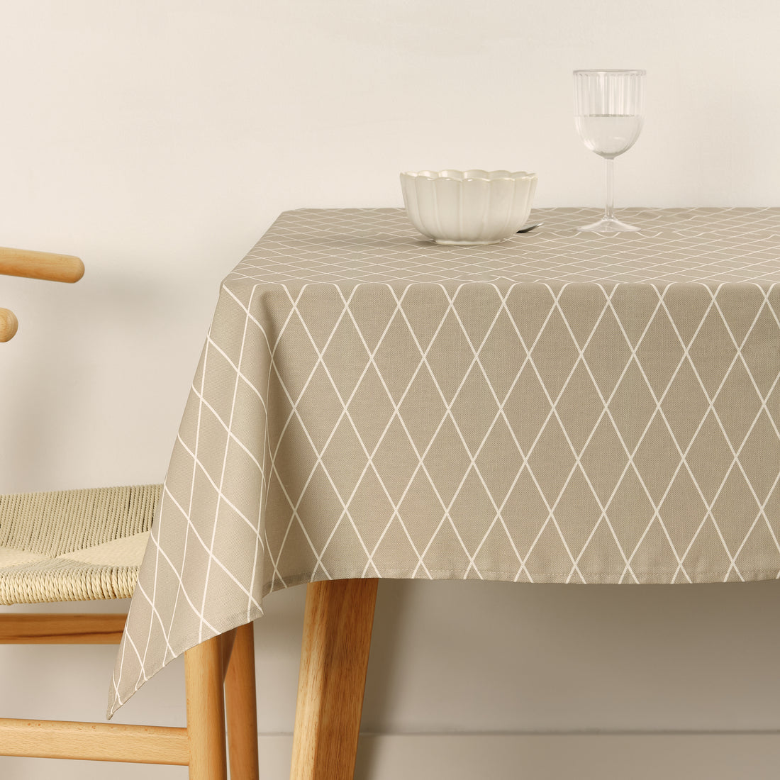 Stain-resistant tablecloth 0120-295