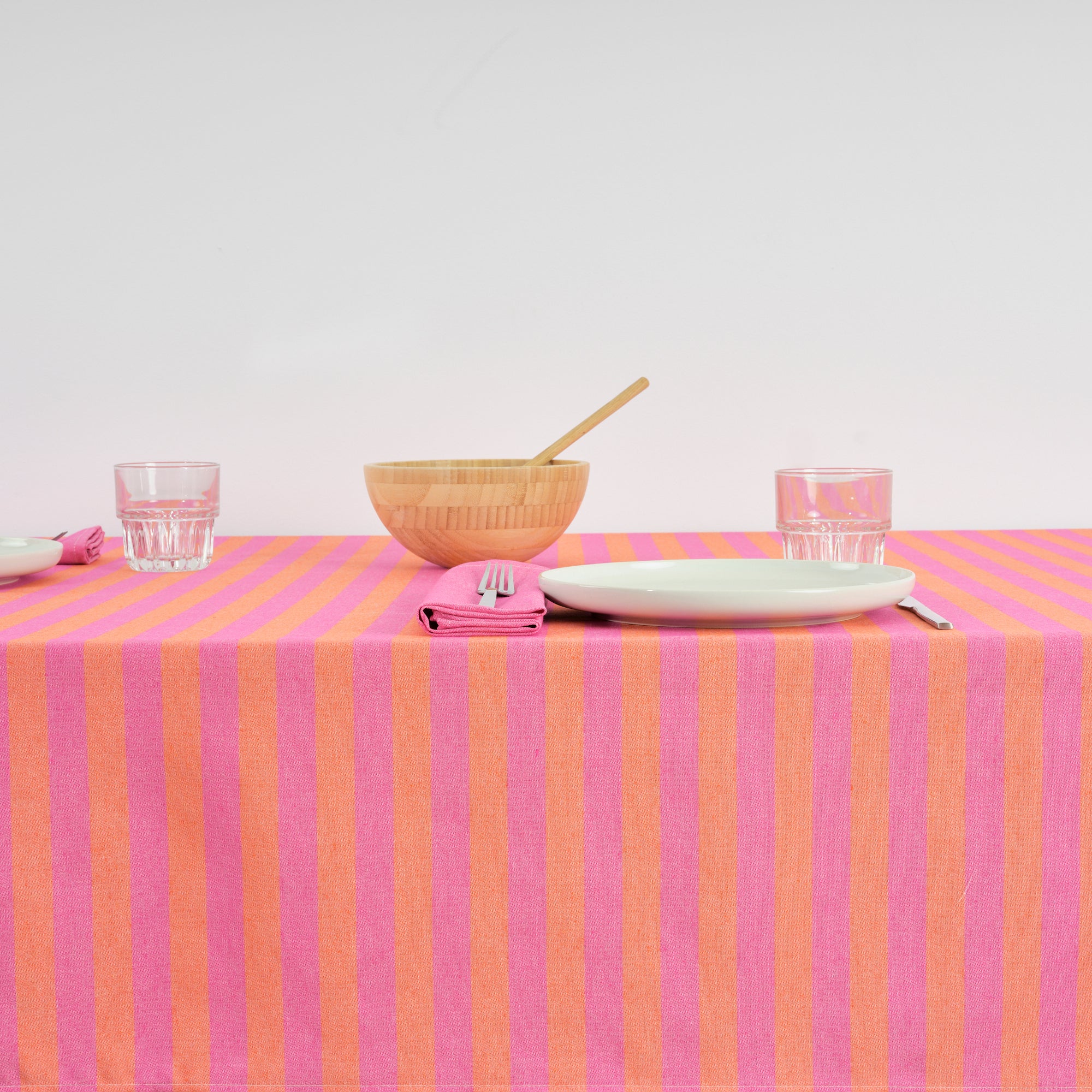 Mantel de tela jacquard Maglia Raya Fucsia y Naranja