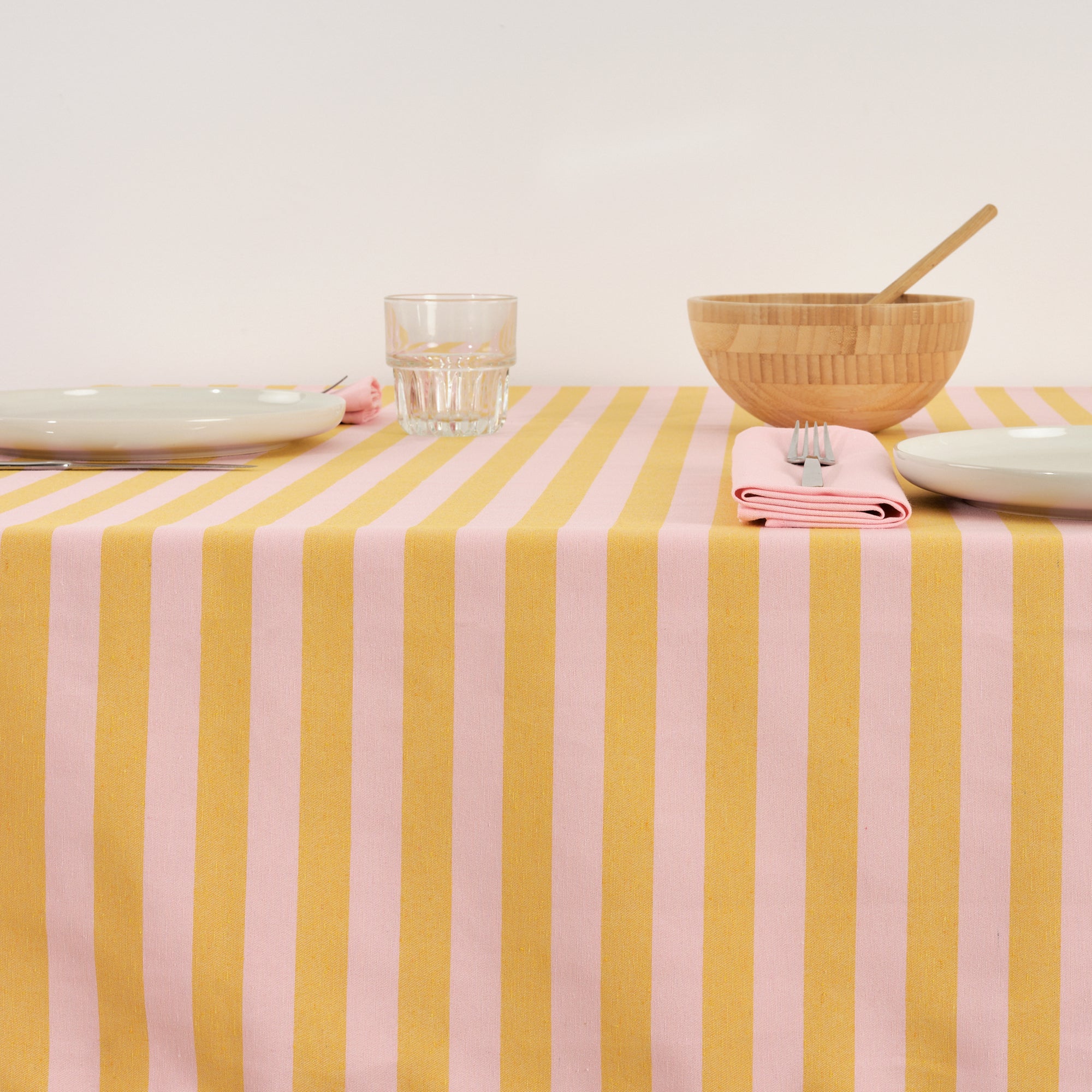 Mantel de tela jacquard Maglia Raya Rosa y Yema