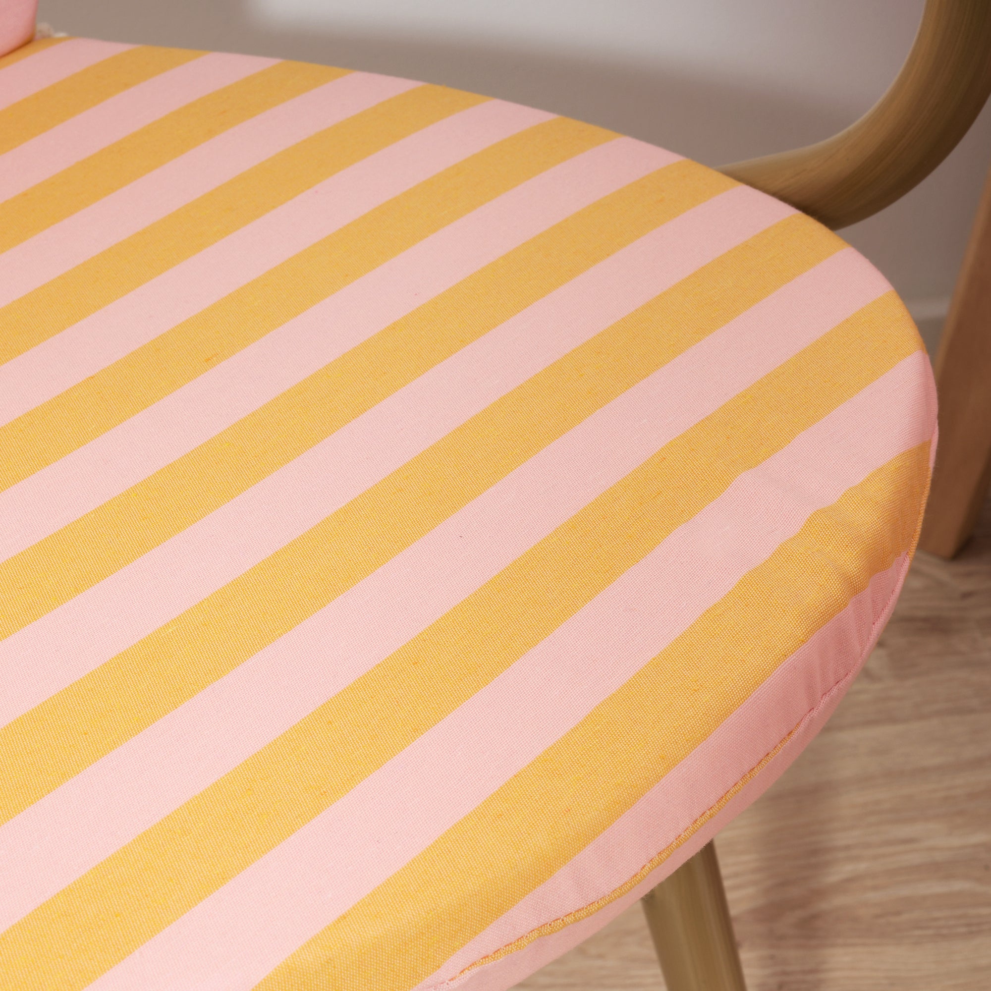 Cojín para silla de exterior Maglia Raya Rosa y Yema 48x90 cm