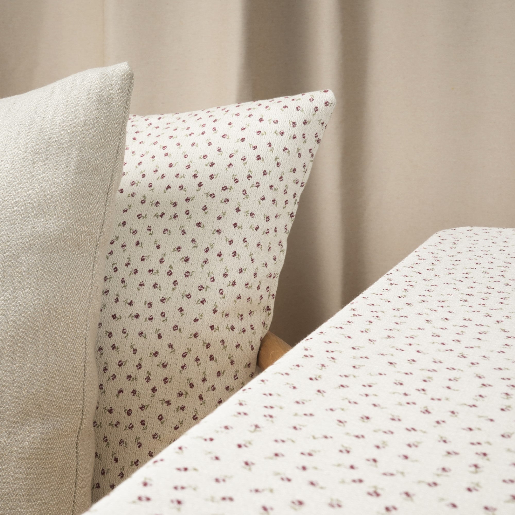 Mantel jacquard antimanchas Flor Pequeña Granate