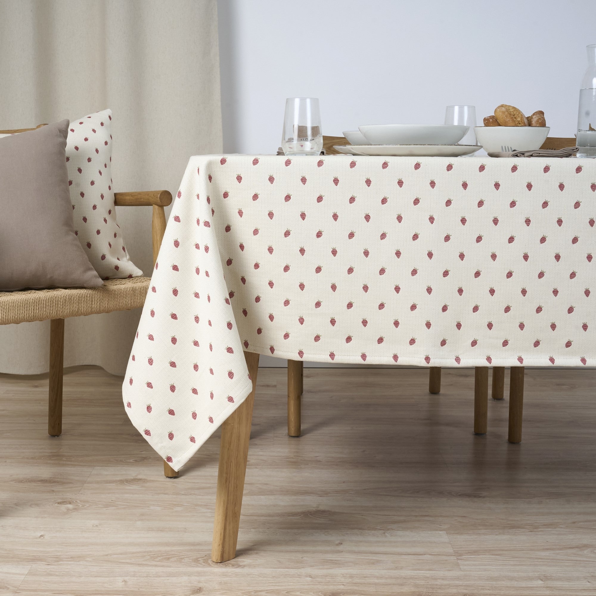 Mantel jacquard antimanchas Fresas