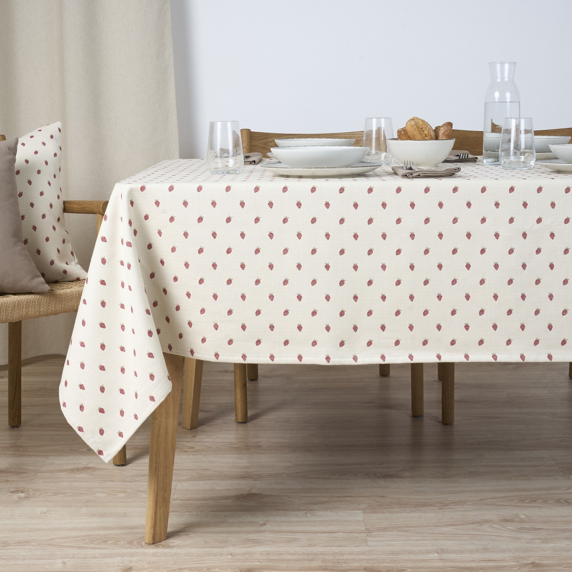 Mantel jacquard antimanchas Fresas