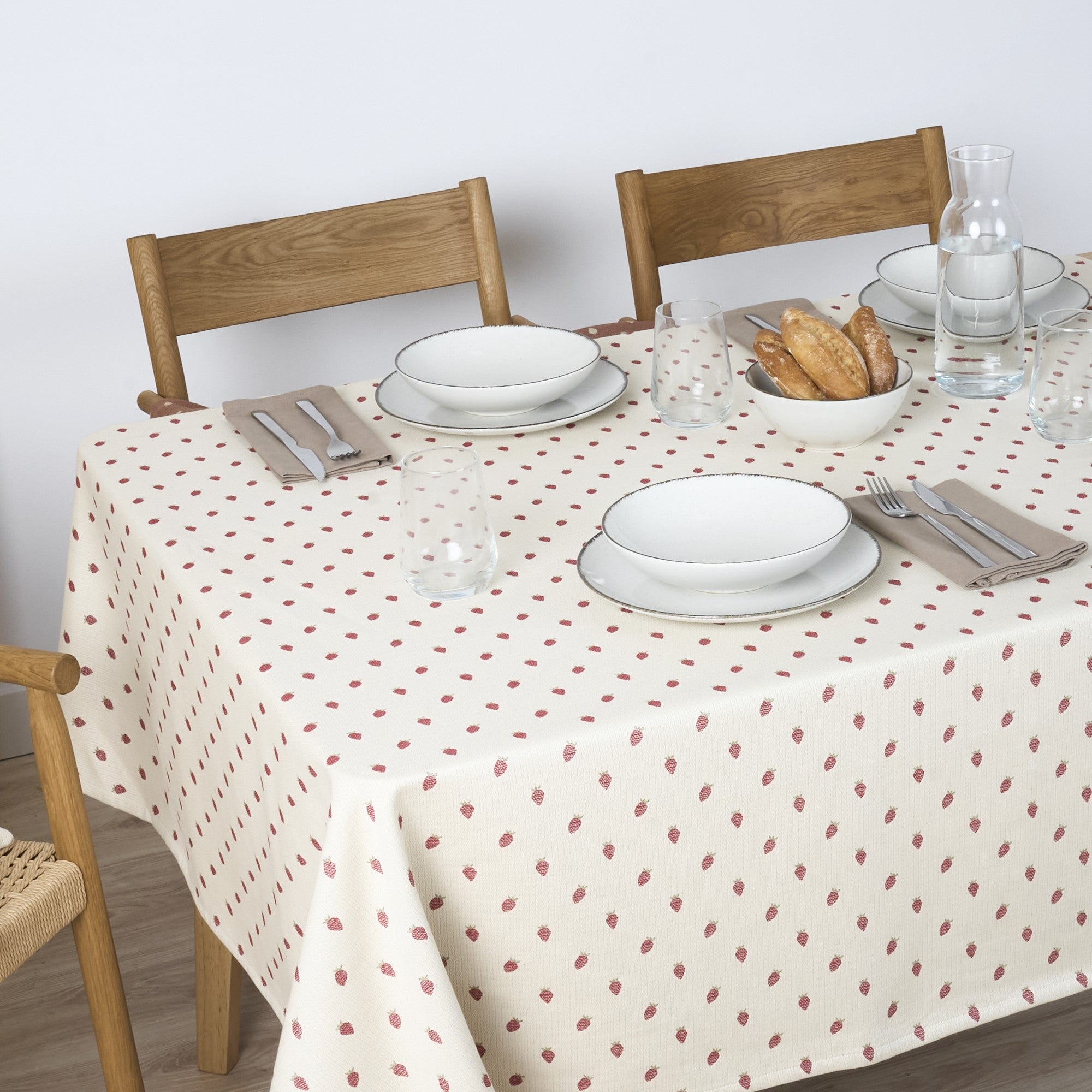 Mantel jacquard antimanchas Fresas
