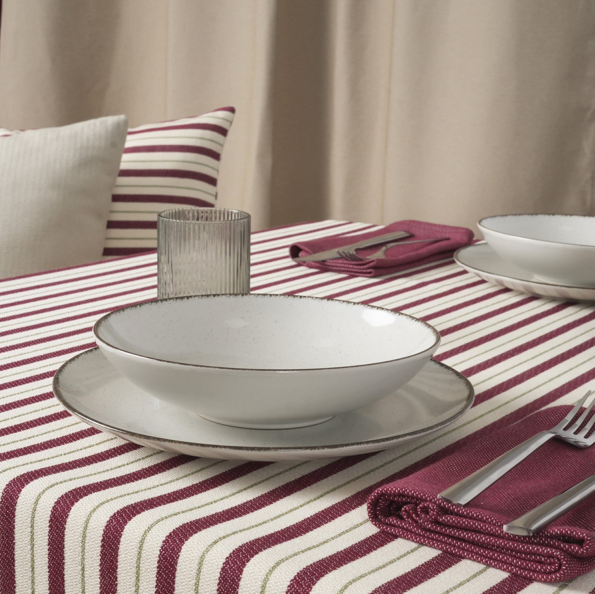 Mantel jacquard antimanchas Raya Granate