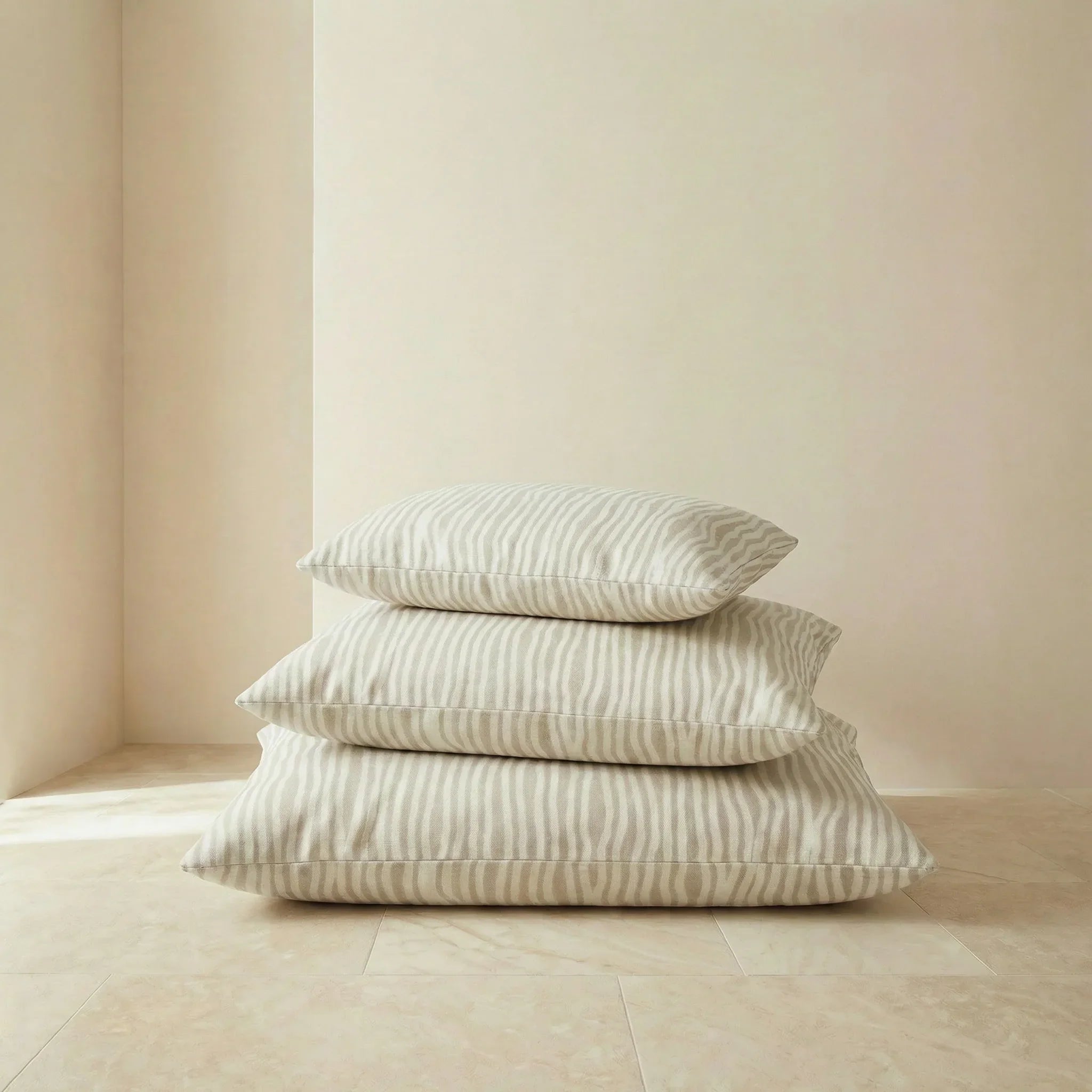 Cama para mascotas desenfundable antimanchas Bobby Beige