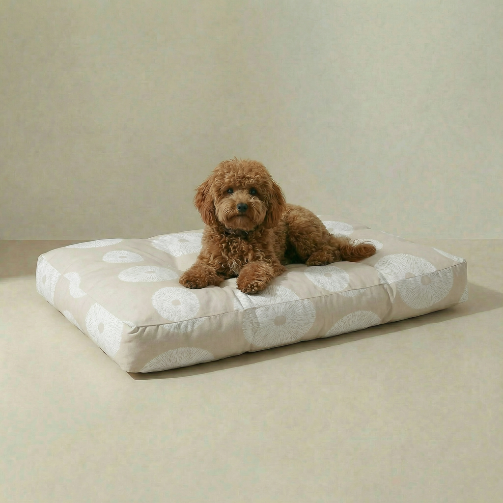 Cama para mascota gruesa y acolchada con acabado antimanchas Lolani