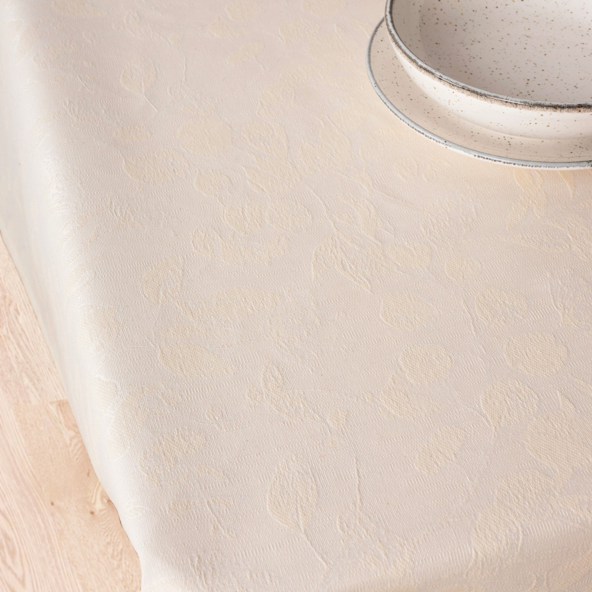 Mantel antimanchas jacquard Bacoli 32010D2 crudo