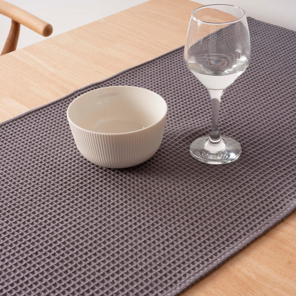 Waffle Tischläufer Titanium 45x140 cm